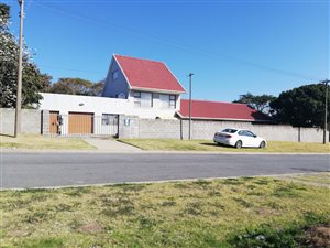 5 Bed House in Greenfields
