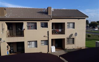2 Bedroom Townhouse in Vanderbijlpark SW