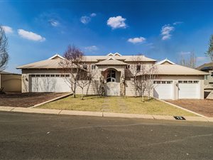 4 Bed House in Ebotse Estate