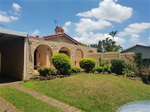 4 Bed House in Hayfields