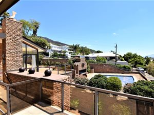 4 Bed House in Paarl Central West