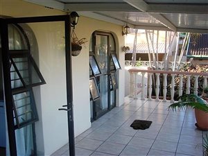 2 Bed Apartment in Scottburgh Central