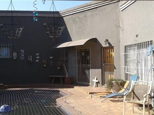 9 Bed House in Sunward Park