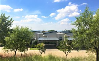 3 Bedroom Simplex in Jackal Creek Golf Estate