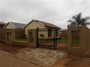 2 Bed House in Mahube Valley