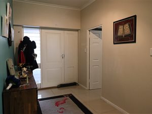 2 Bed Apartment in Lansdowne