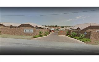 2 Bedroom Simplex in Honeydew Ridge