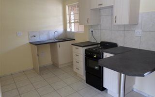 Bachelor apartment in Crystal Park