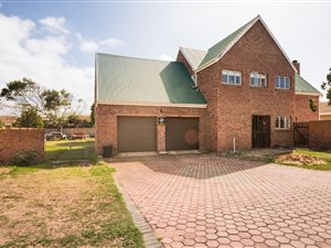 5 Bed House in Klein Brak River