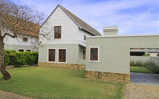 2 Bedroom Apartment in Keurboomstrand