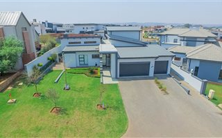 6 Bedroom House in Midstream Estate