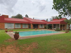 4 Bed House in Ferreira