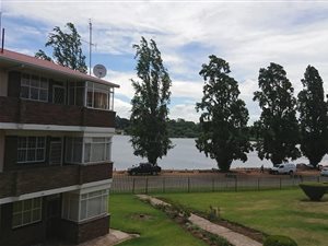 2 Bed Apartment in Florida Lake
