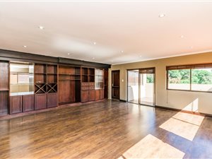 5 Bed House in Quellerina