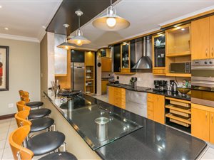 5 Bed House in Quellerina