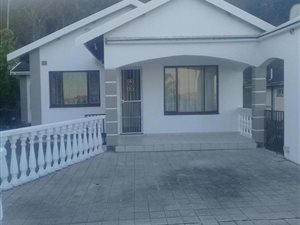 4 Bed House in Chatsworth Central