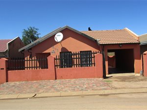 3 Bed House in Protea North