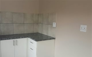 2 Bedroom Garden Cottage in Chatsworth Central