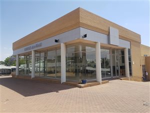 1695 m² Commercial space in Halfway House
