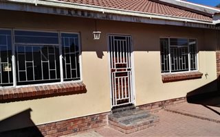 2 Bedroom Townhouse in Uitsig