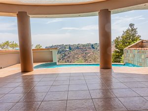 4 Bed House in Kloofendal
