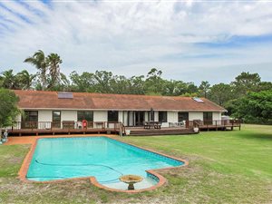 8 Bedroom House in Theescombe