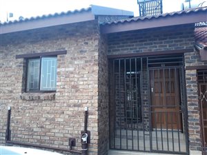 2 Bedroom Apartment in Olievenhoutbosch