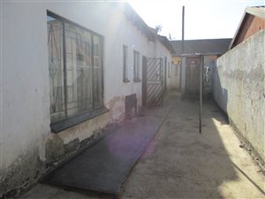 2 Bed House in Tembisa