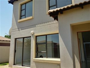 3 Bed House in Montana Park