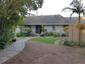 6 Bed House in Valmary Park