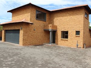 4 Bed House in Brackenhurst