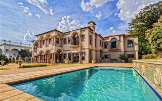 6 Bedroom House in Silver Lakes Golf Estate