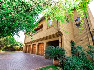 5 Bed House in Marlboro Gardens