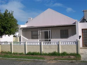 2 Bed House in Admirals Park