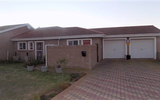 3 Bedroom Cluster in Hartenbos Heuwels