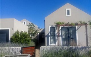 3 Bedroom House in Kelderhof Country Village