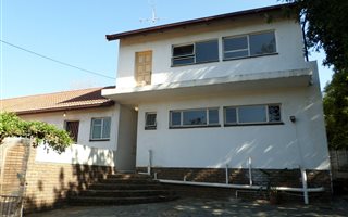 4 Bedroom House in Alphen Park
