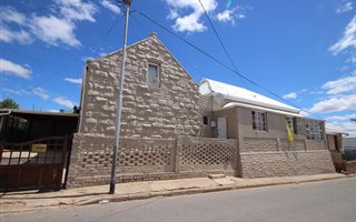 4 Bedroom House in De Rust