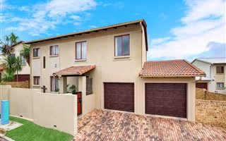 3 Bedroom Townhouse in Ruimsig