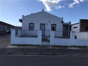 4 Bed House in Pelikan Park