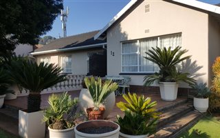 4 Bedroom House in Florida Glen