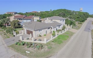 4 Bedroom House in Paradise Beach