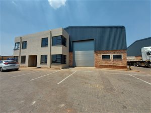 704 m² Industrial space in Clayville