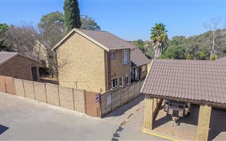 3 Bedroom Townhouse in Van Riebeeck Park