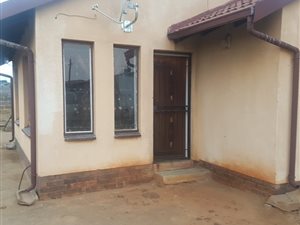 2 Bed House in Clayville