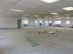 355 m² Commercial space in Paulshof