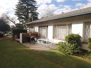 4 Bed House in Robertsham