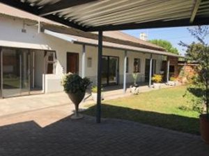 300 m² Commercial space in Primrose