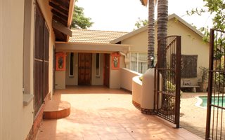 4 Bedroom House in Rietvalleipark