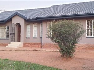 5 Bed House in Lenasia South